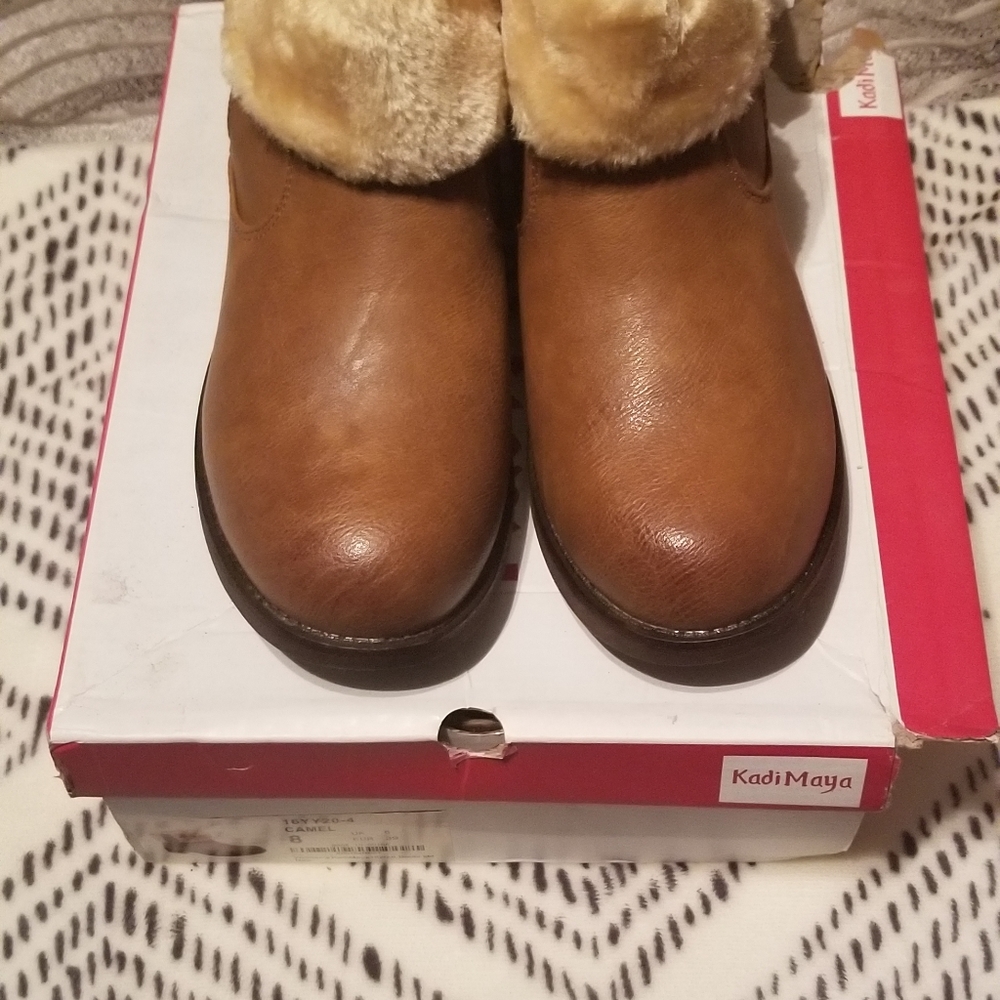 Womens boots/booties with fur Size 8 BRAND NEW